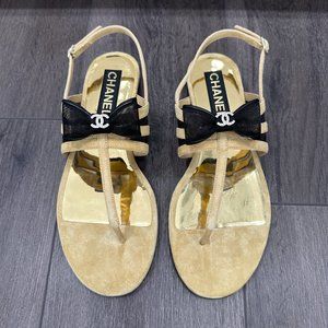 Chanel 24 Caramel Camel Brown Beige CC BLACK BOW LOGO Gold Sandals 40